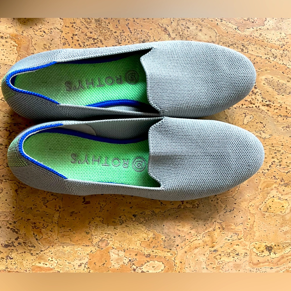 Rothy’s Loafer in light gray size 8. Lightly worn.